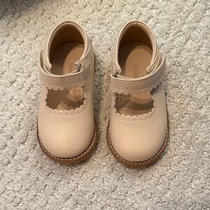 Elephantito Leather Cream Dress Shoes for Toddler Girls, size 6.5 EU 22